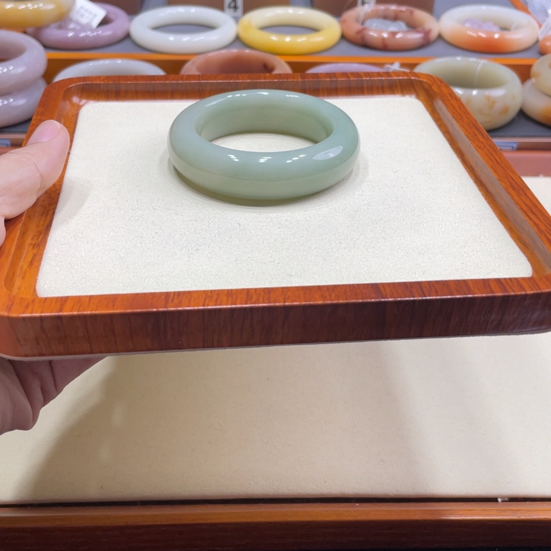 石英质玉手镯未镶嵌1*