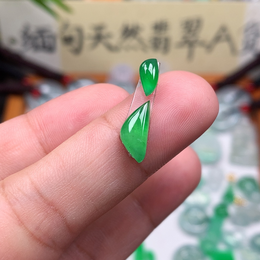 翡翠散珠缅甸天然A货翡翠阳绿随形