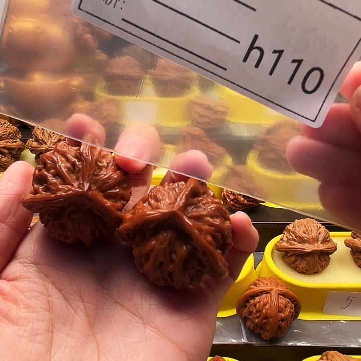 左***手文玩核桃吊坠三棱