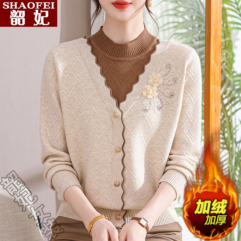 2025秋冬新款妈妈装加绒加厚针织衫中老年假两件毛衣保暖打底上衣