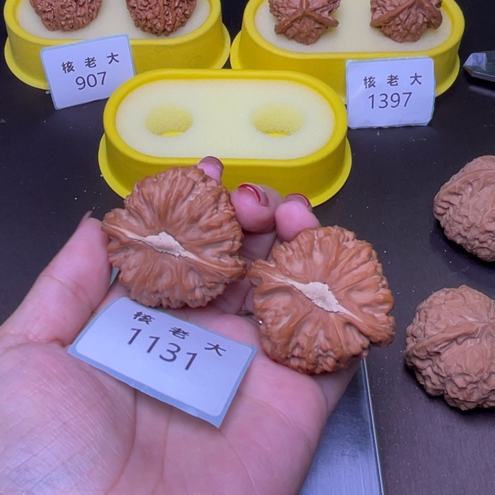 ****天把件文玩核桃三角白41.1131