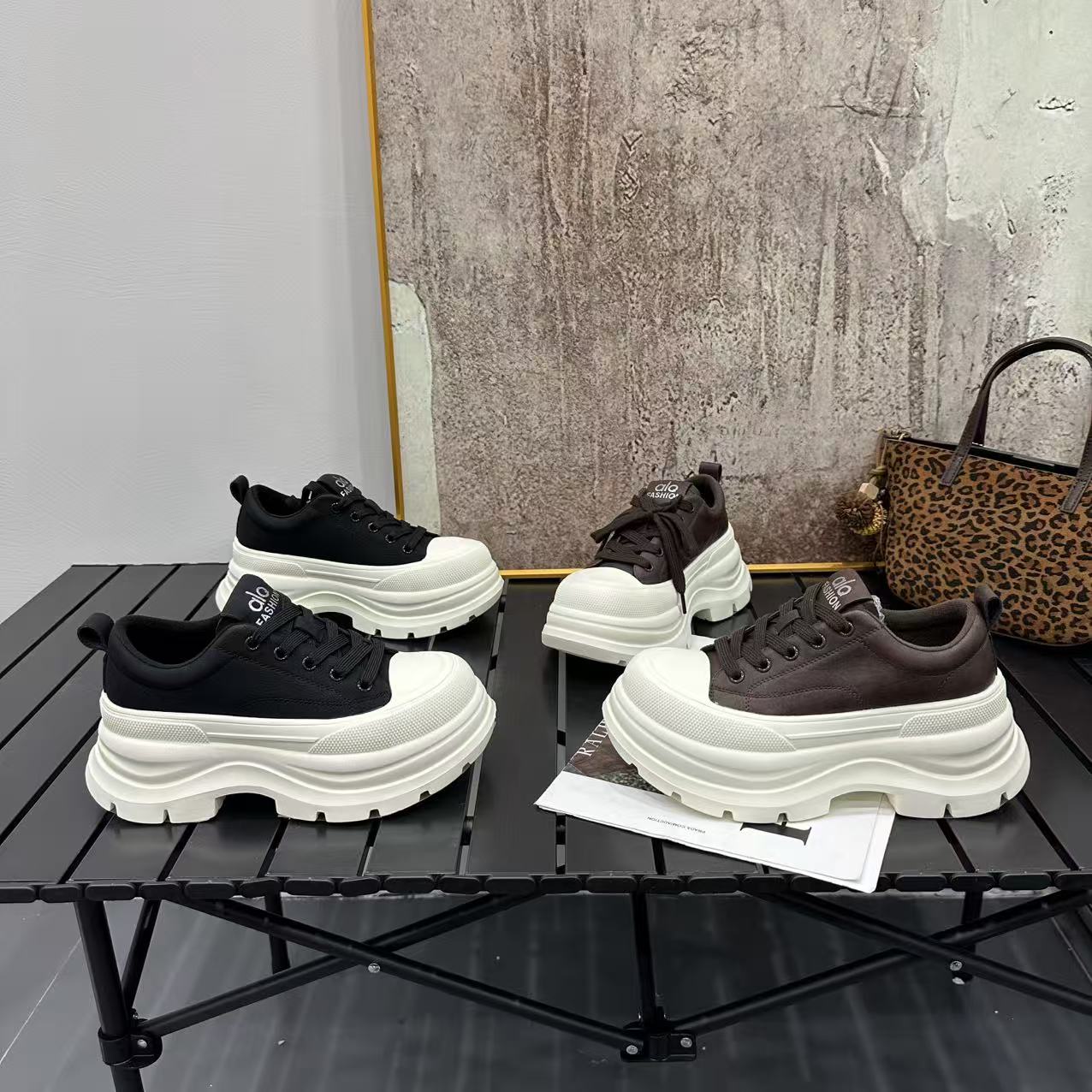 2025冬季欧货潮款休闲鞋头层牛皮厚底轻便加绒系带运动时尚松糕鞋