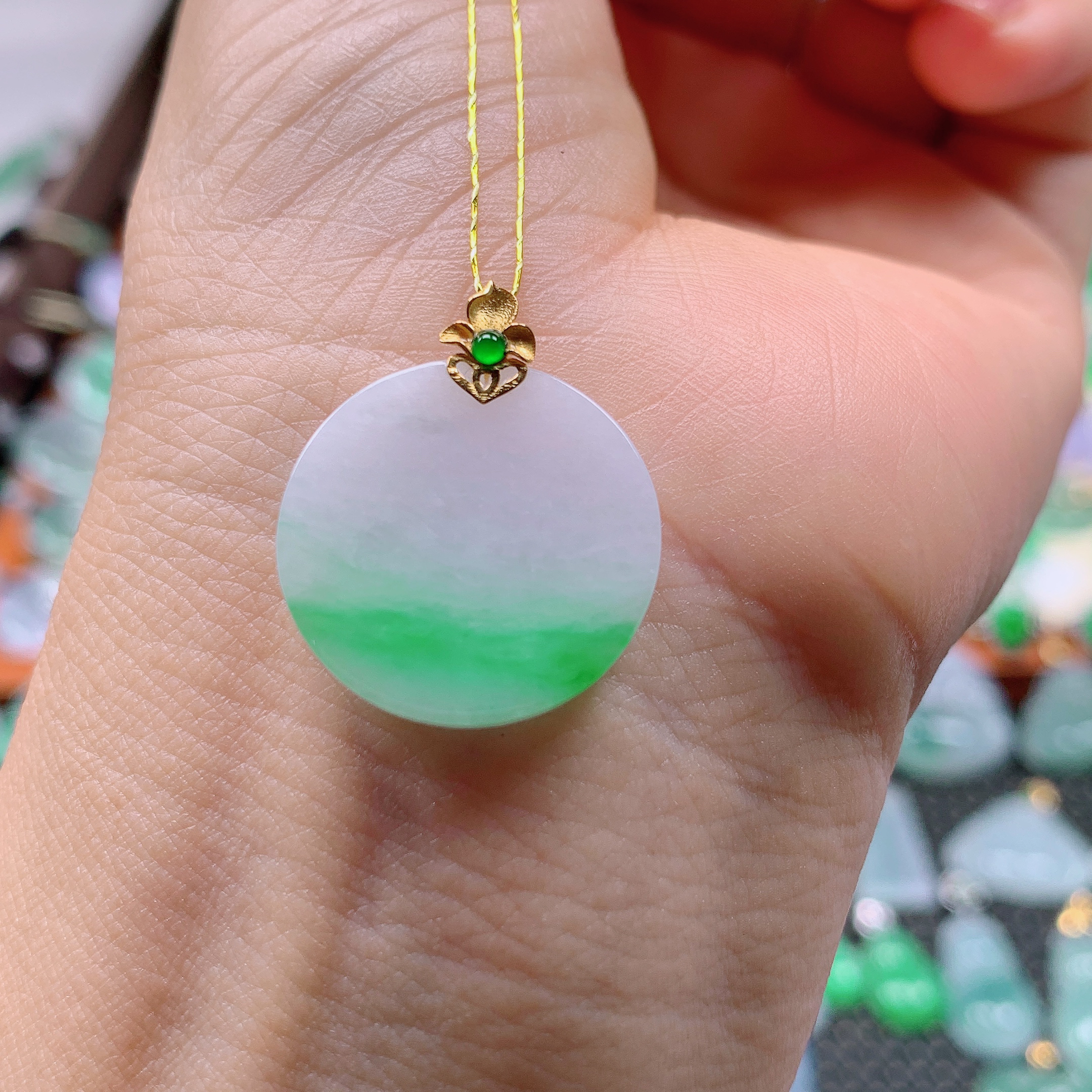 缅甸天然A货翡翠，飘绿无事牌 编号182/831尺寸20.4-2