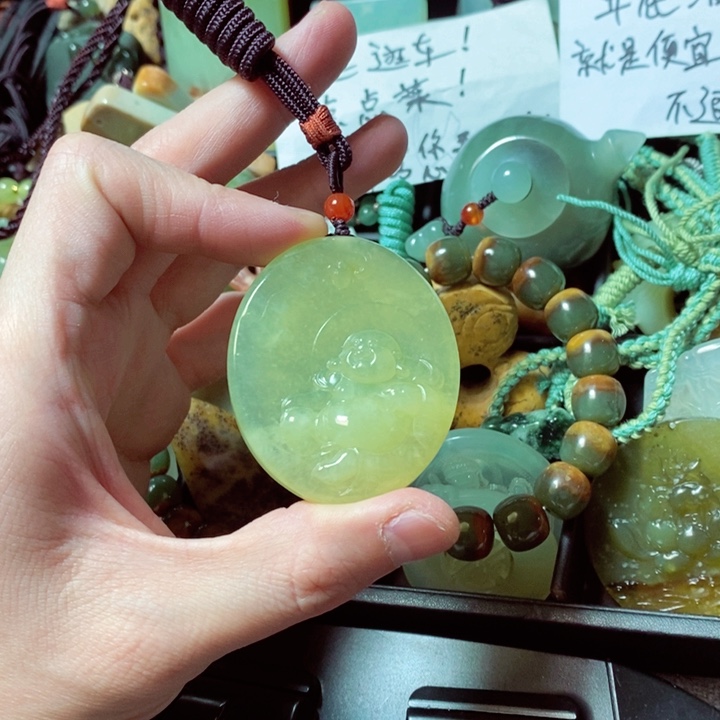 蛇纹石玉颈饰未镶嵌