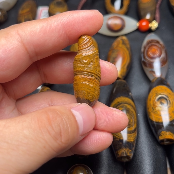 石英质玉珠宝半成品未镶嵌厚**物