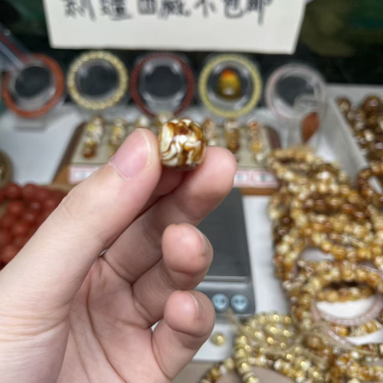 沁色蜜蜡白花老邢一物一图尺寸12.9mm乘11.7mm搭配手串好看1209号
