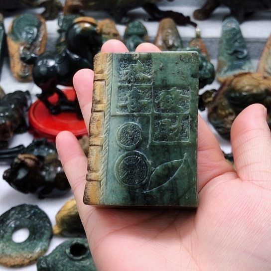 岫岩河磨玉（透闪石质玉）把件未镶嵌