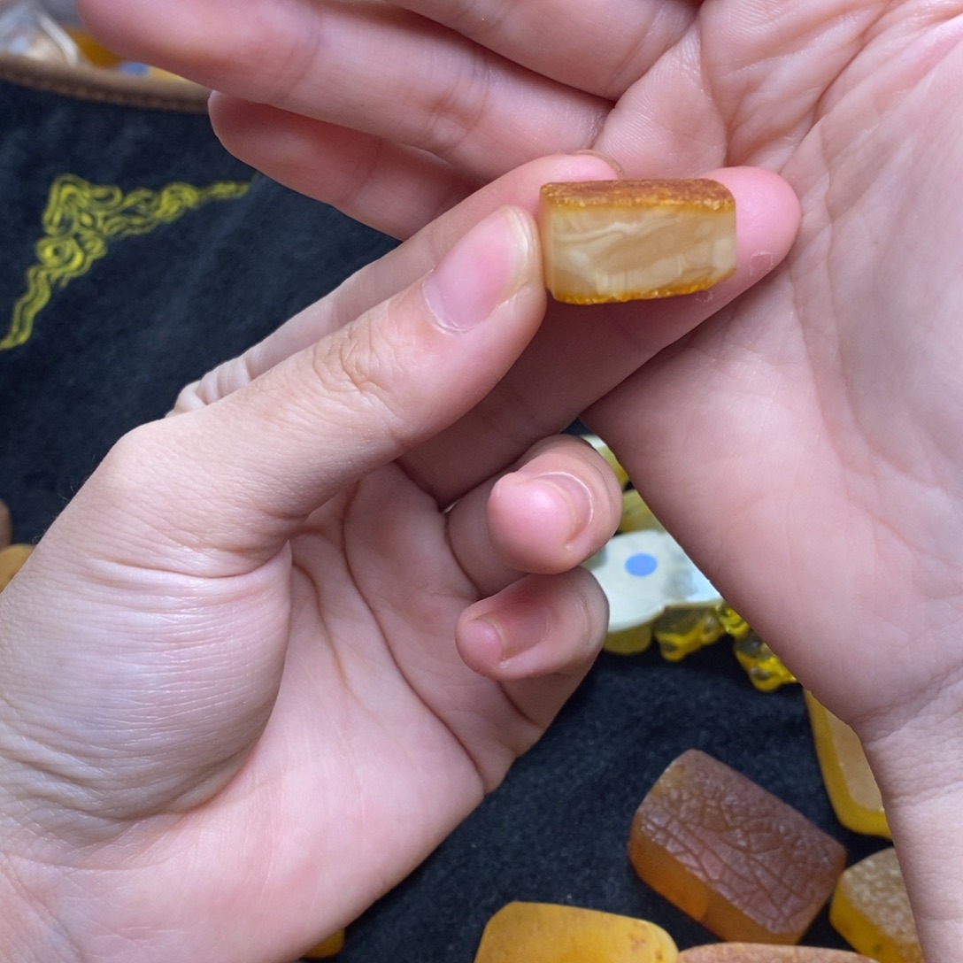 琥珀未镶嵌珠宝奇石