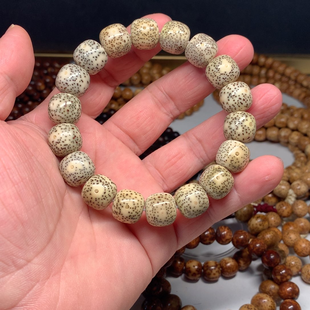 吊坠星月菩提海南原生态13，5老型桶珠