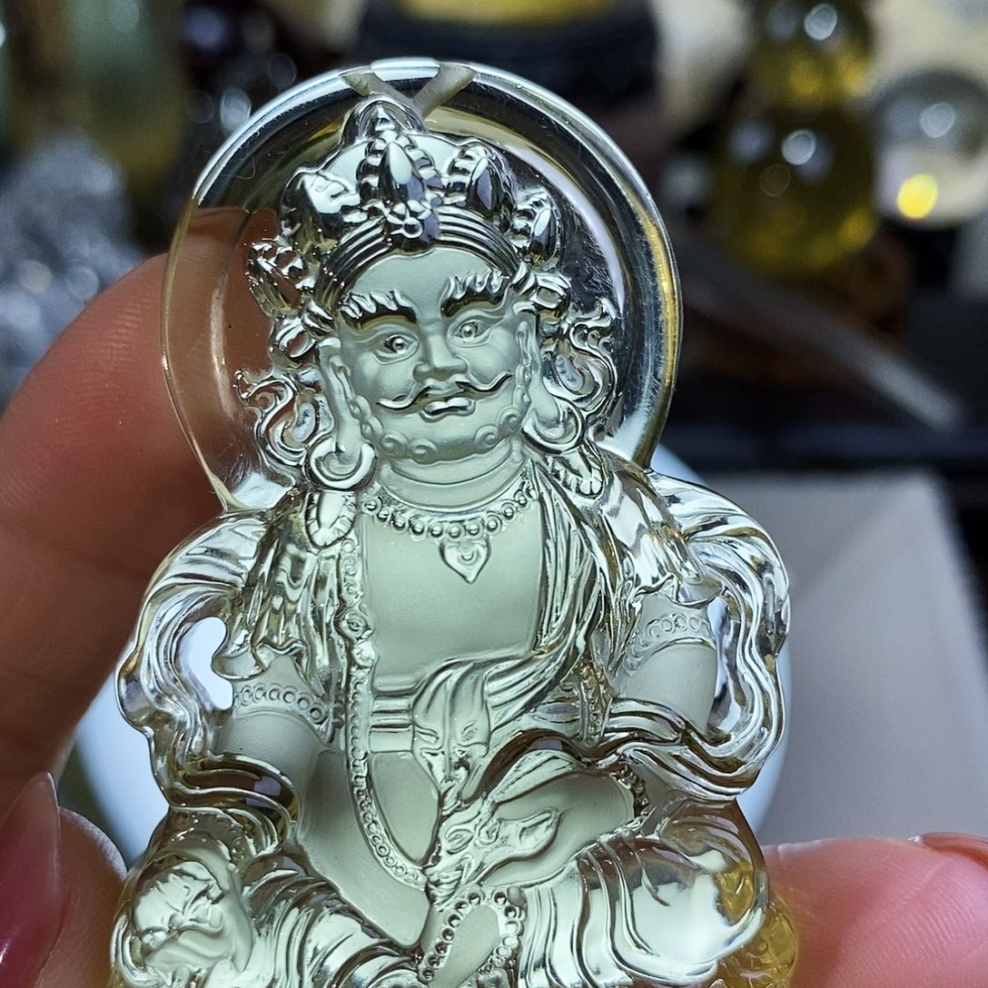 水晶天然水晶吊坠漂亮赠珠链未镶嵌v**a