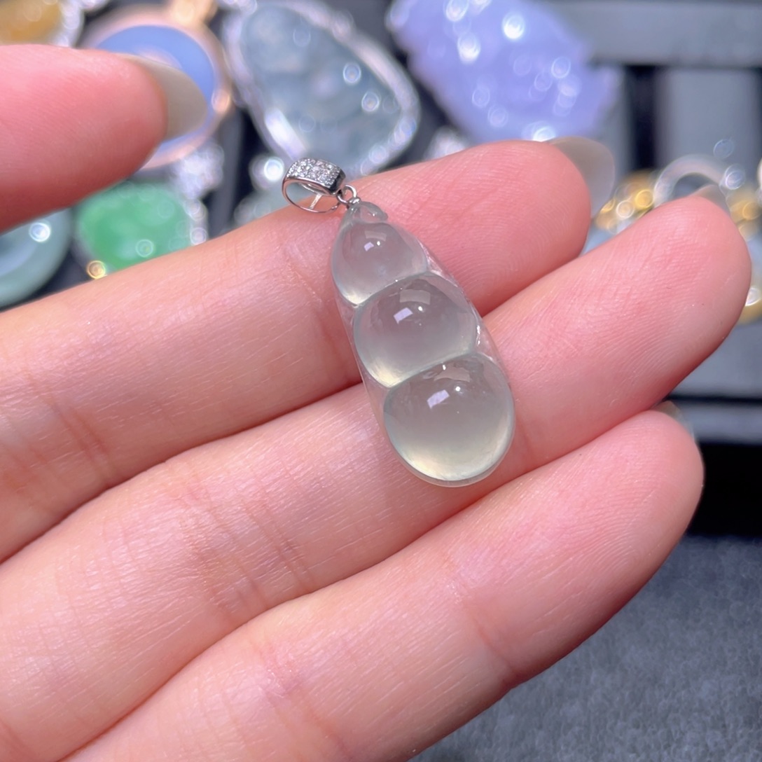 颈饰18K金镶嵌翡翠翡翠