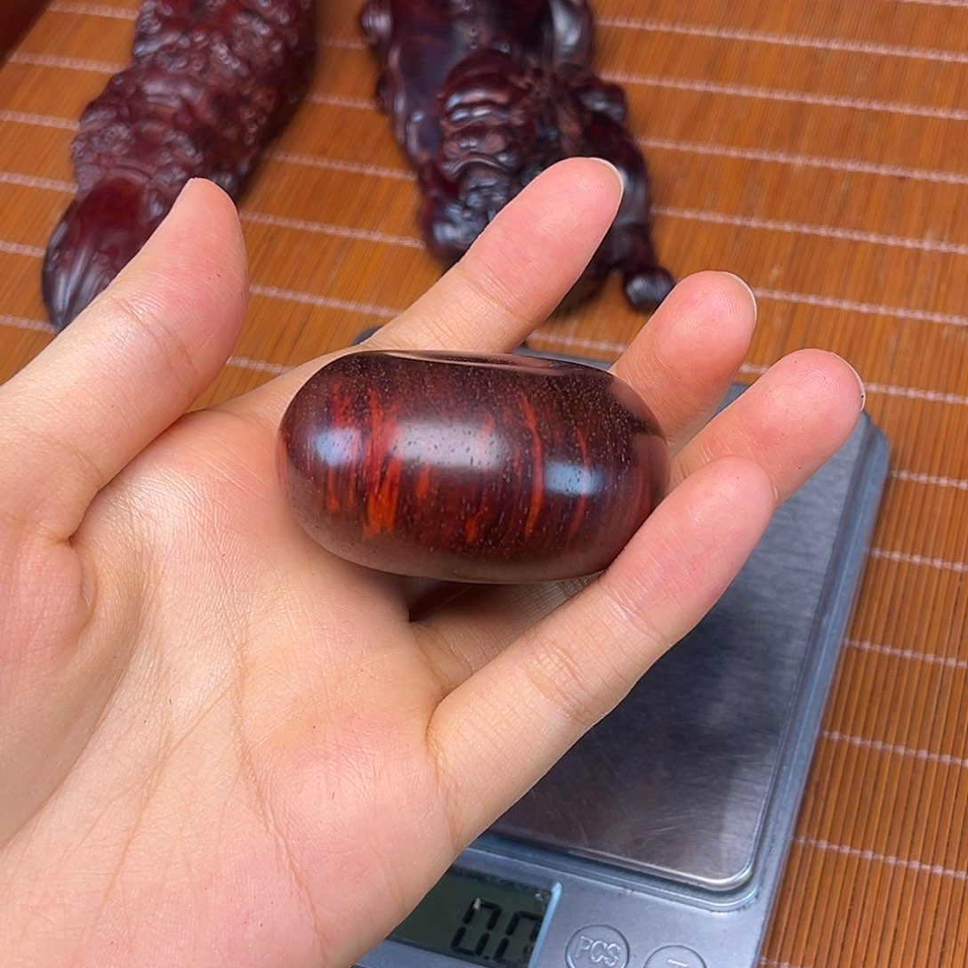 琴料平安扣红飘黑芝麻点