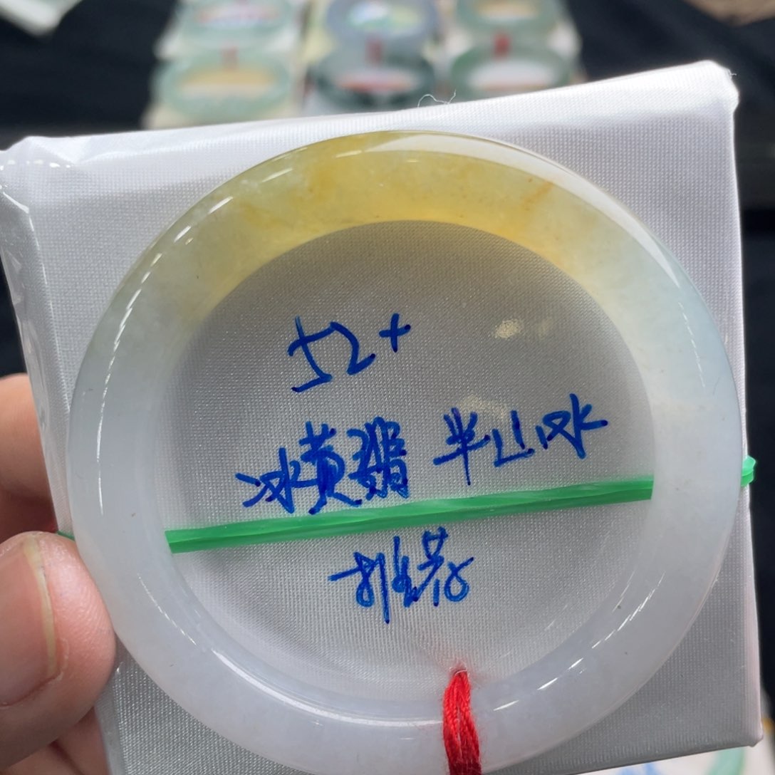 翡翠手镯未镶嵌翡翠手镯