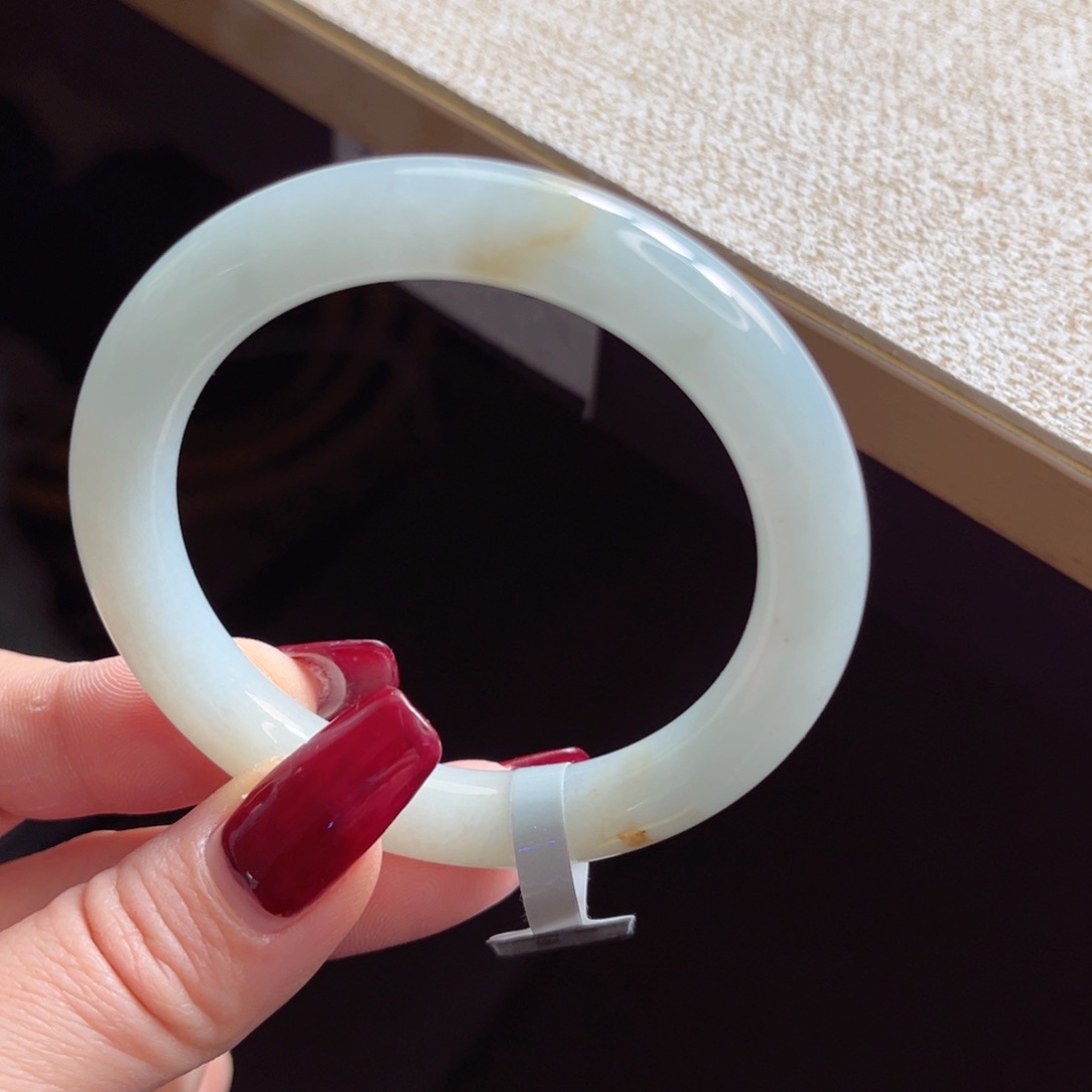 翡翠手镯未镶嵌手镯