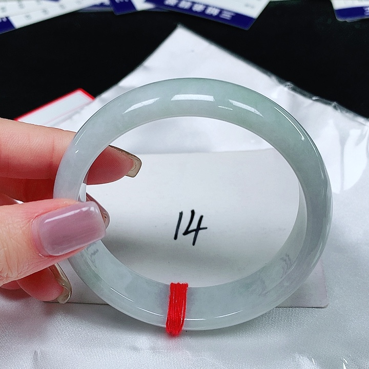 翡翠手镯未镶嵌翡翠手镯未镶嵌