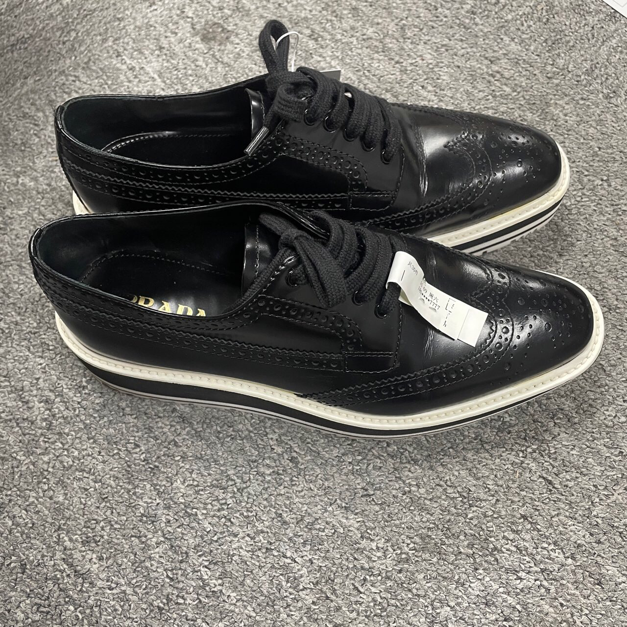99新 Prada/普拉达 Prada 黑色 平底鞋 98新 38.5码 A8154