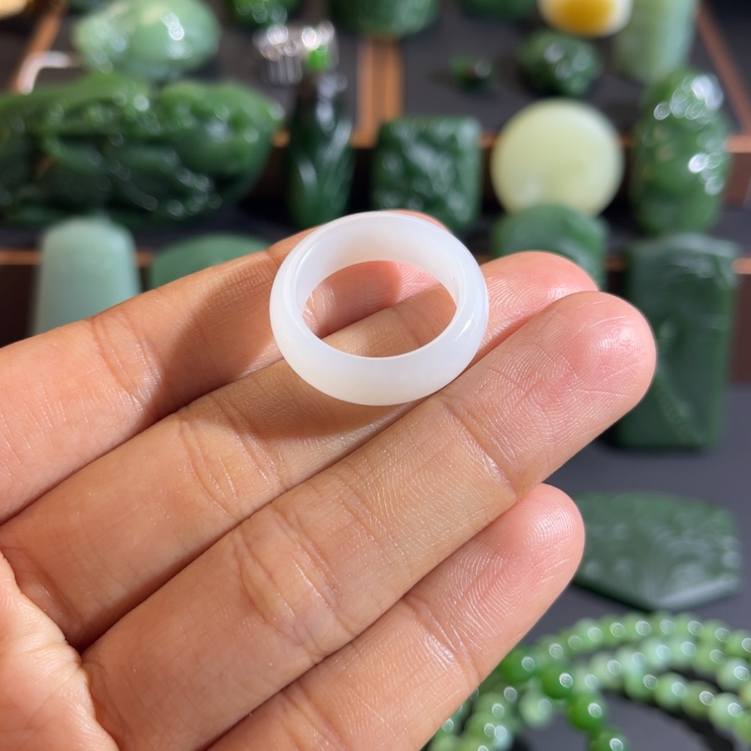 和田玉未镶嵌颈饰定制