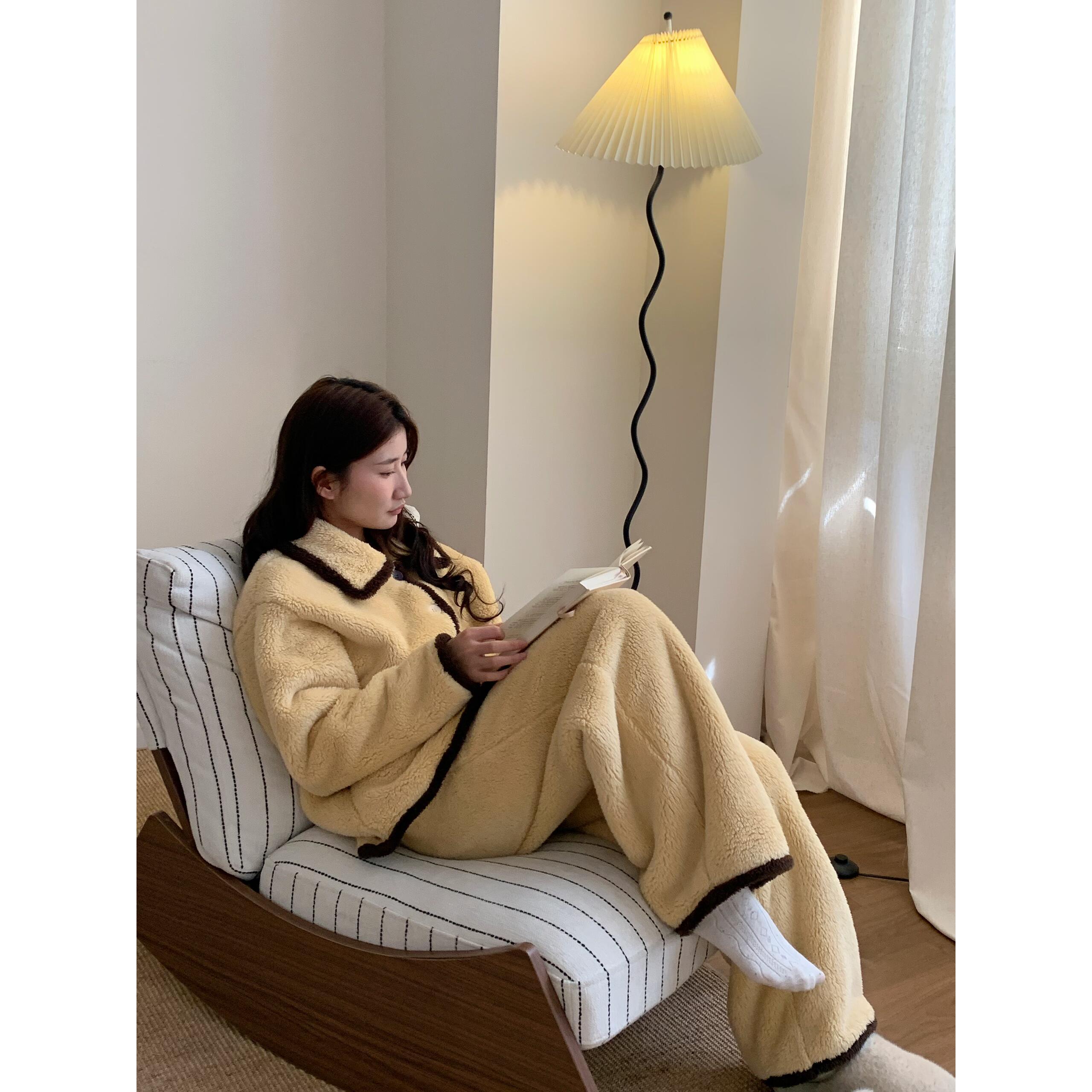 甜美简约奶黄色珊瑚绒连帽睡衣女冬季新款加厚保暖家居服套装外穿