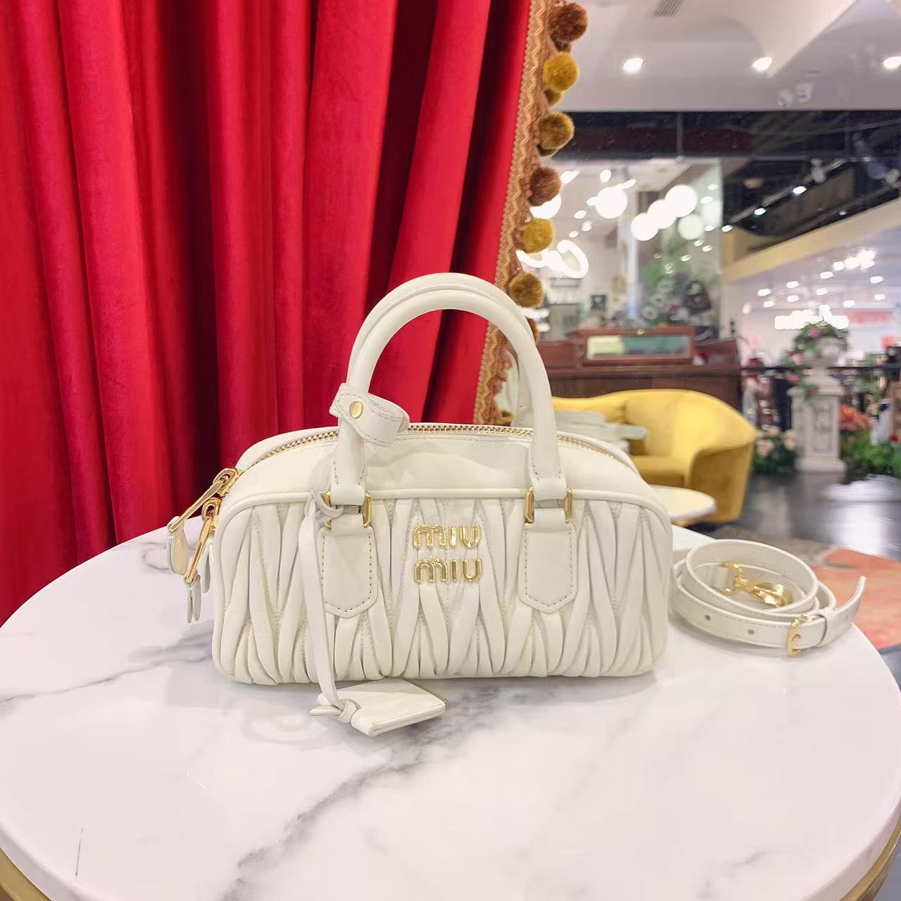 95新 MIU MIU/缪缪 缪缪保龄球小号白色金扣羊皮单肩45573836
