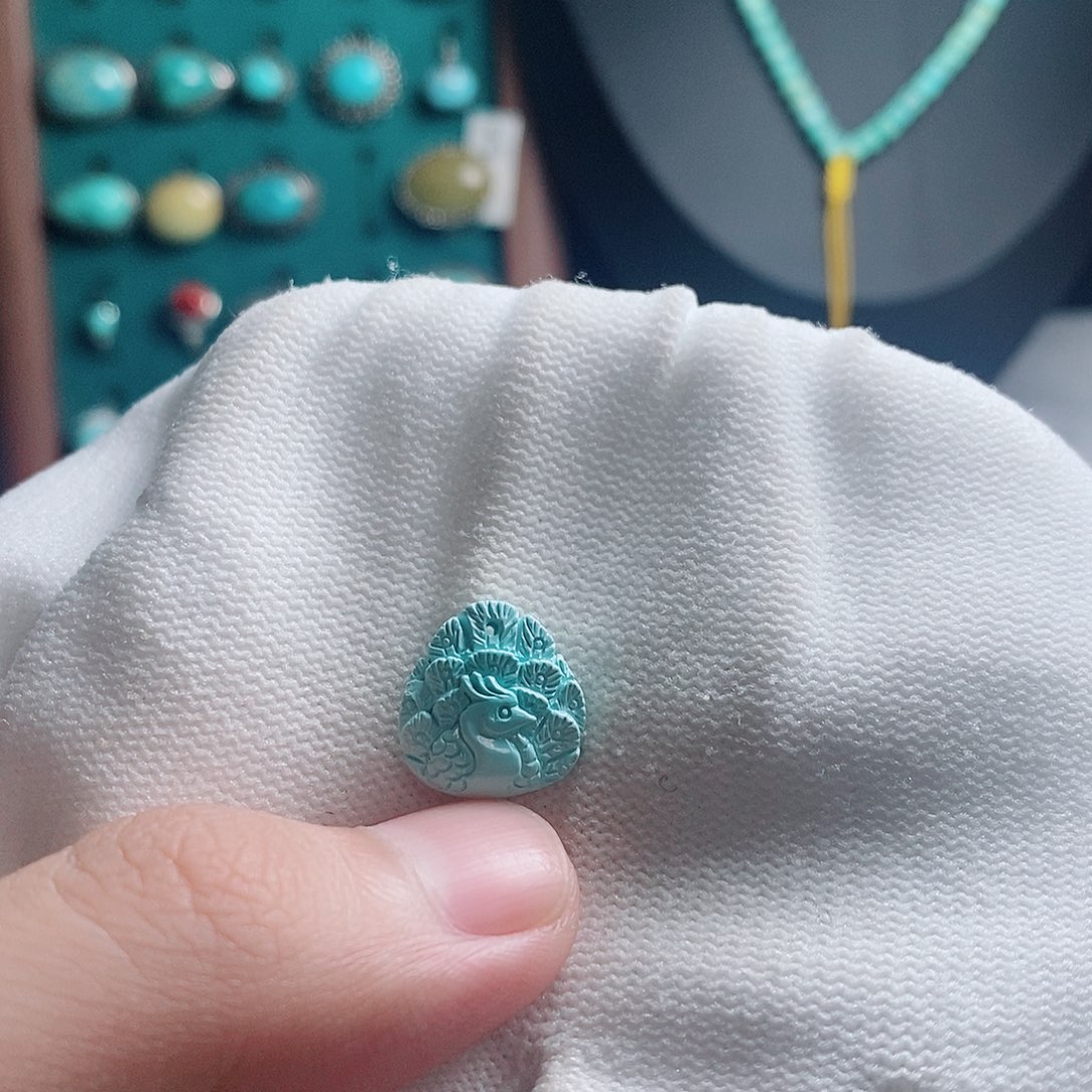 绿松石未镶嵌颈饰