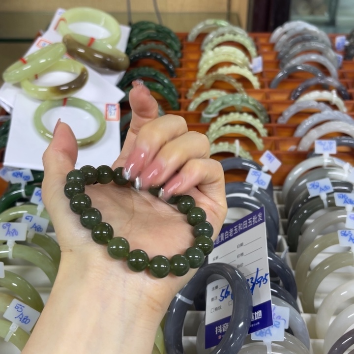 梧***雨和田玉未镶嵌手镯