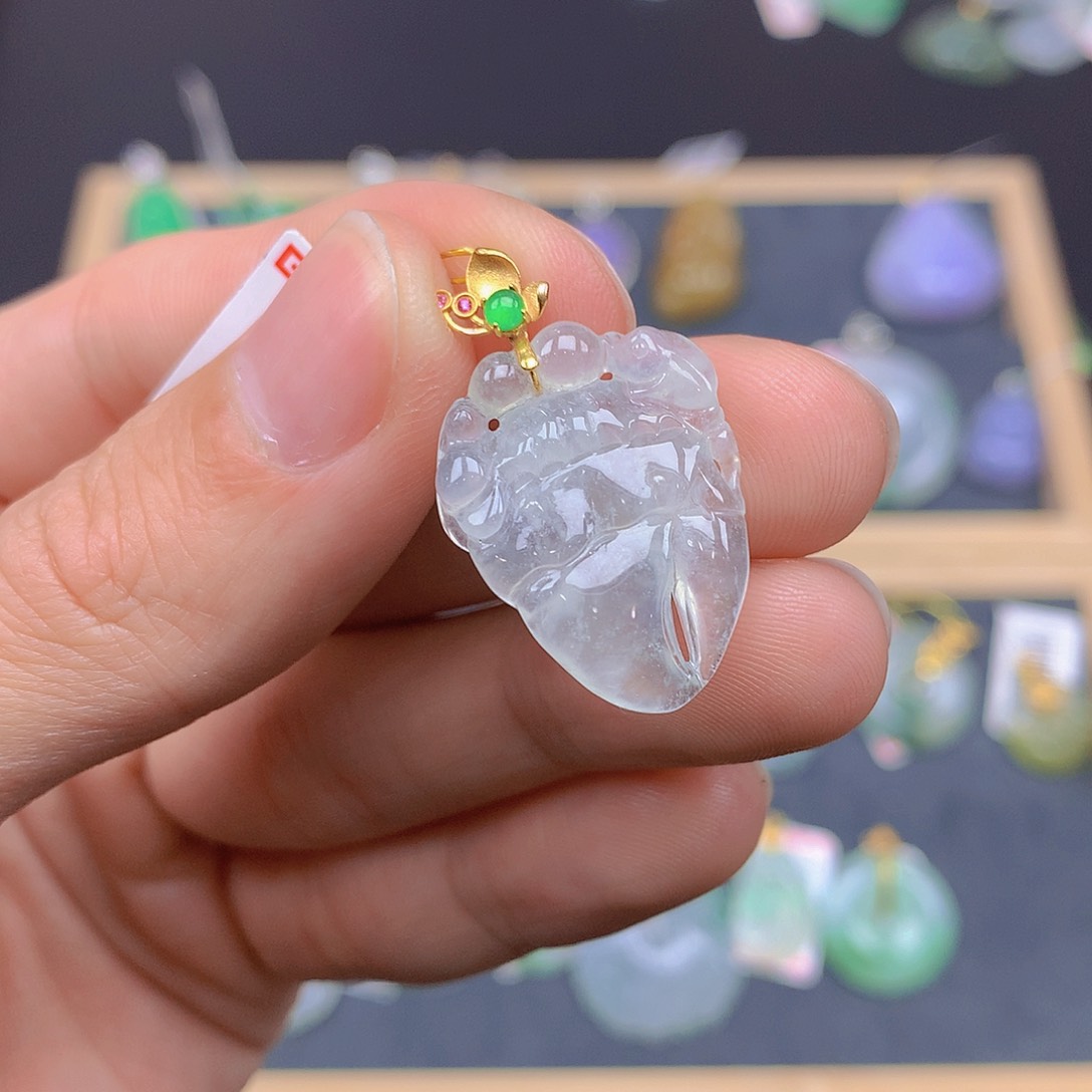 翡翠颈饰18K金镶嵌翡翠