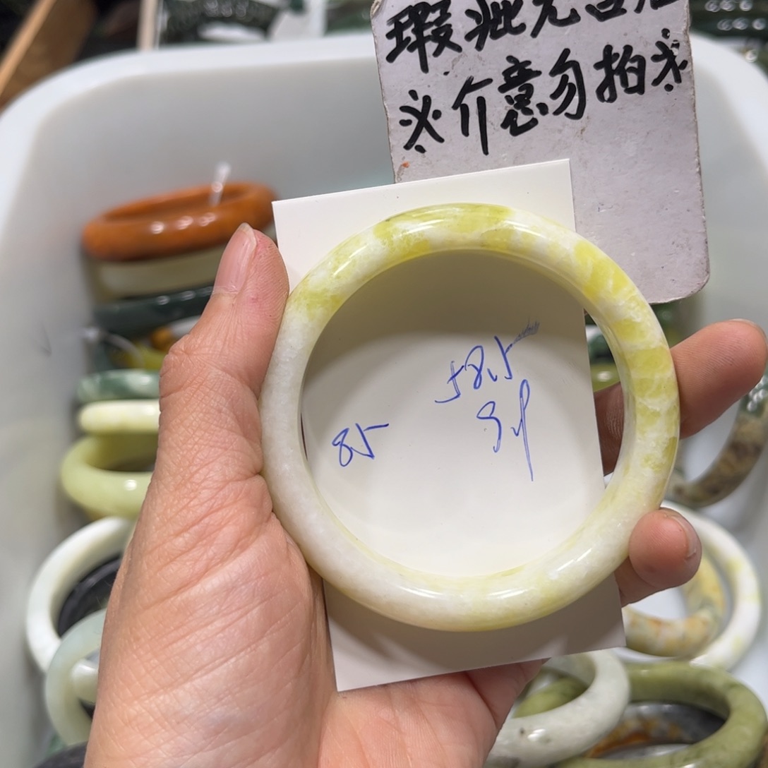 蛇纹石玉手镯未镶嵌