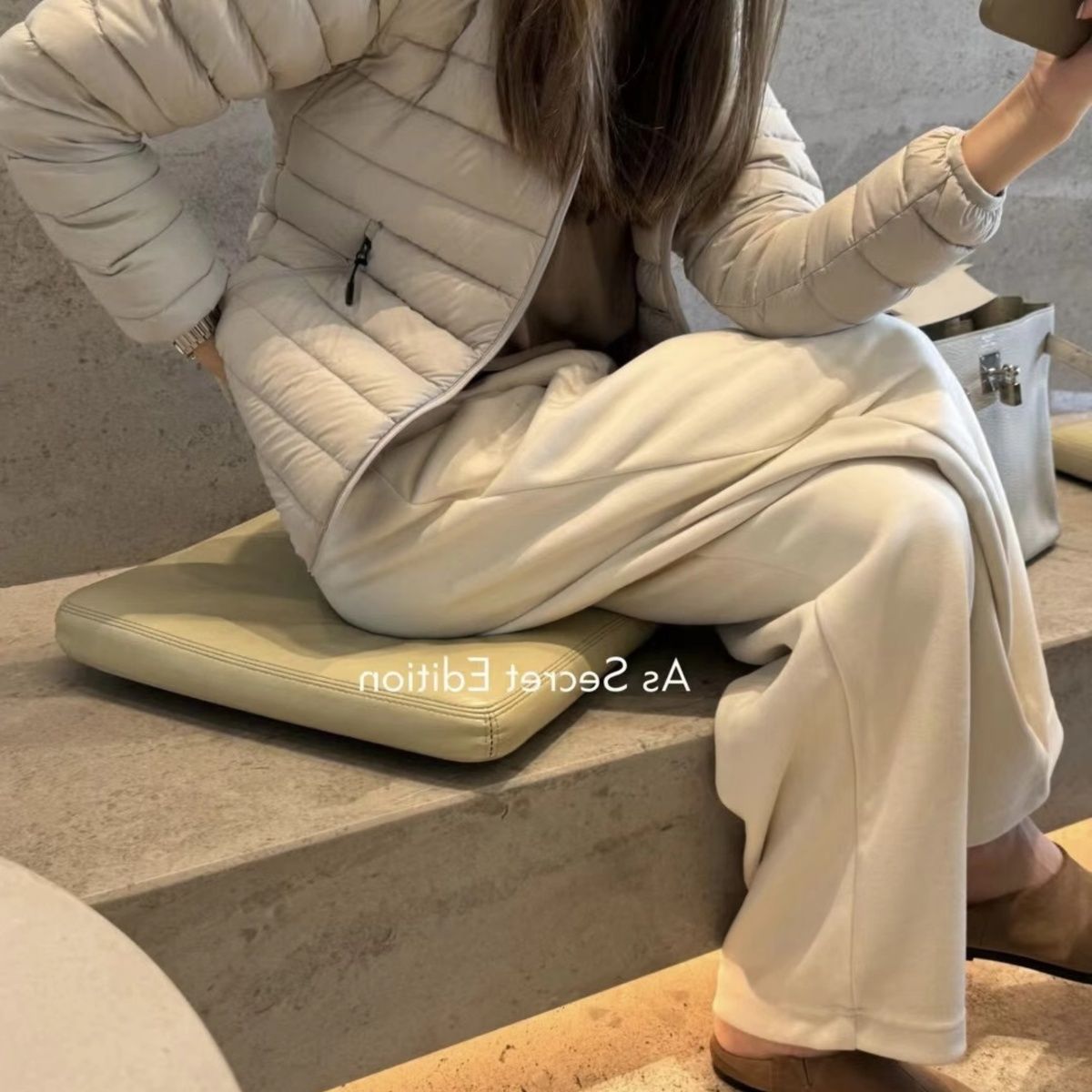 90白鸭绒排骨羽绒服女休闲轻薄泡芙连帽2025冬季新款韩版短款外套