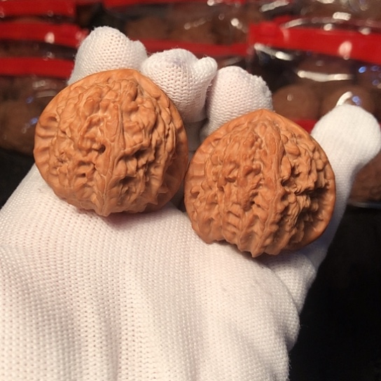 文玩核桃把件三角白39