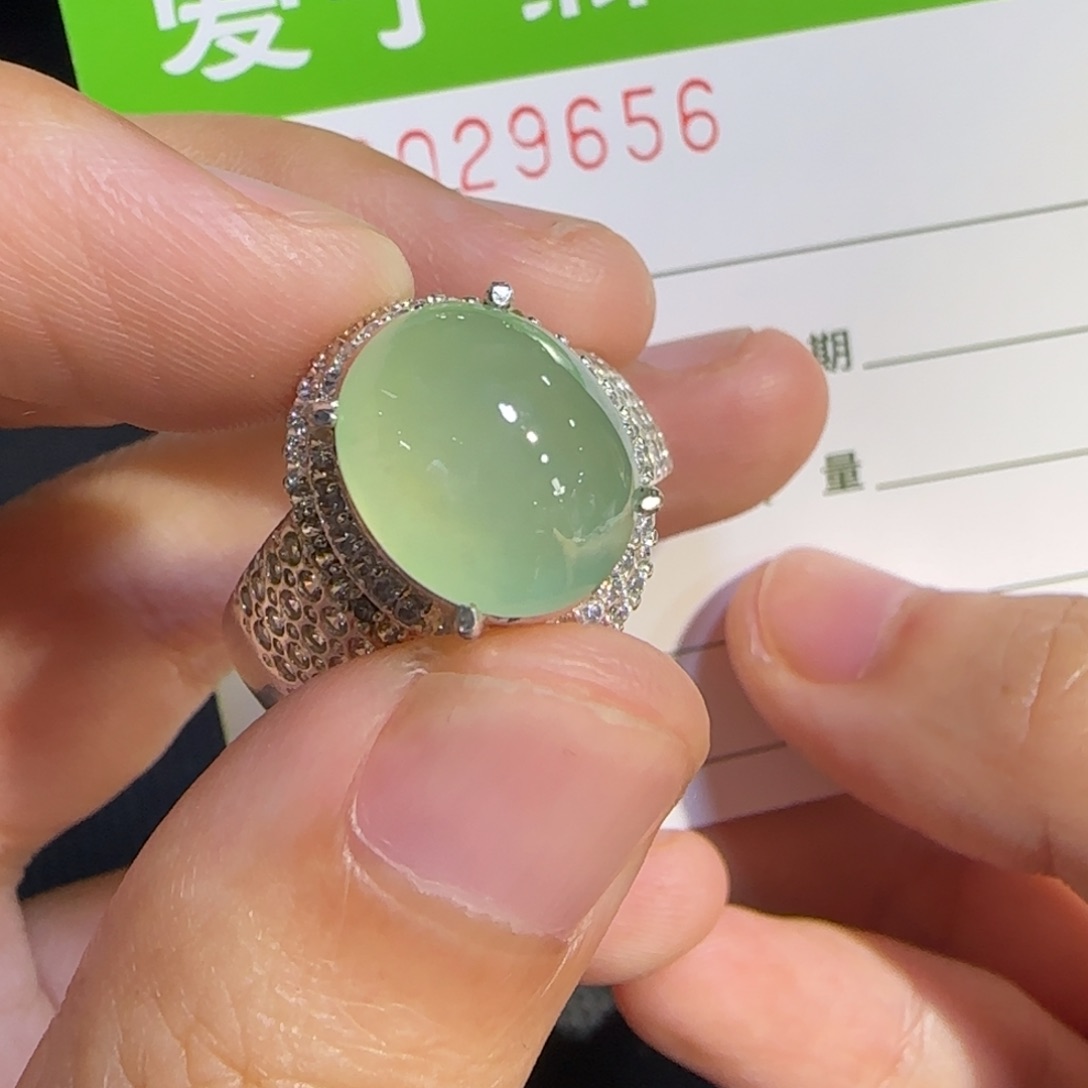 翡翠戒指未镶嵌大**场翡翠