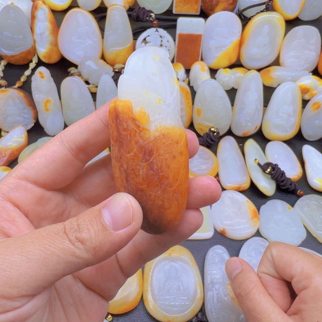 c***g和田玉未镶嵌颈饰