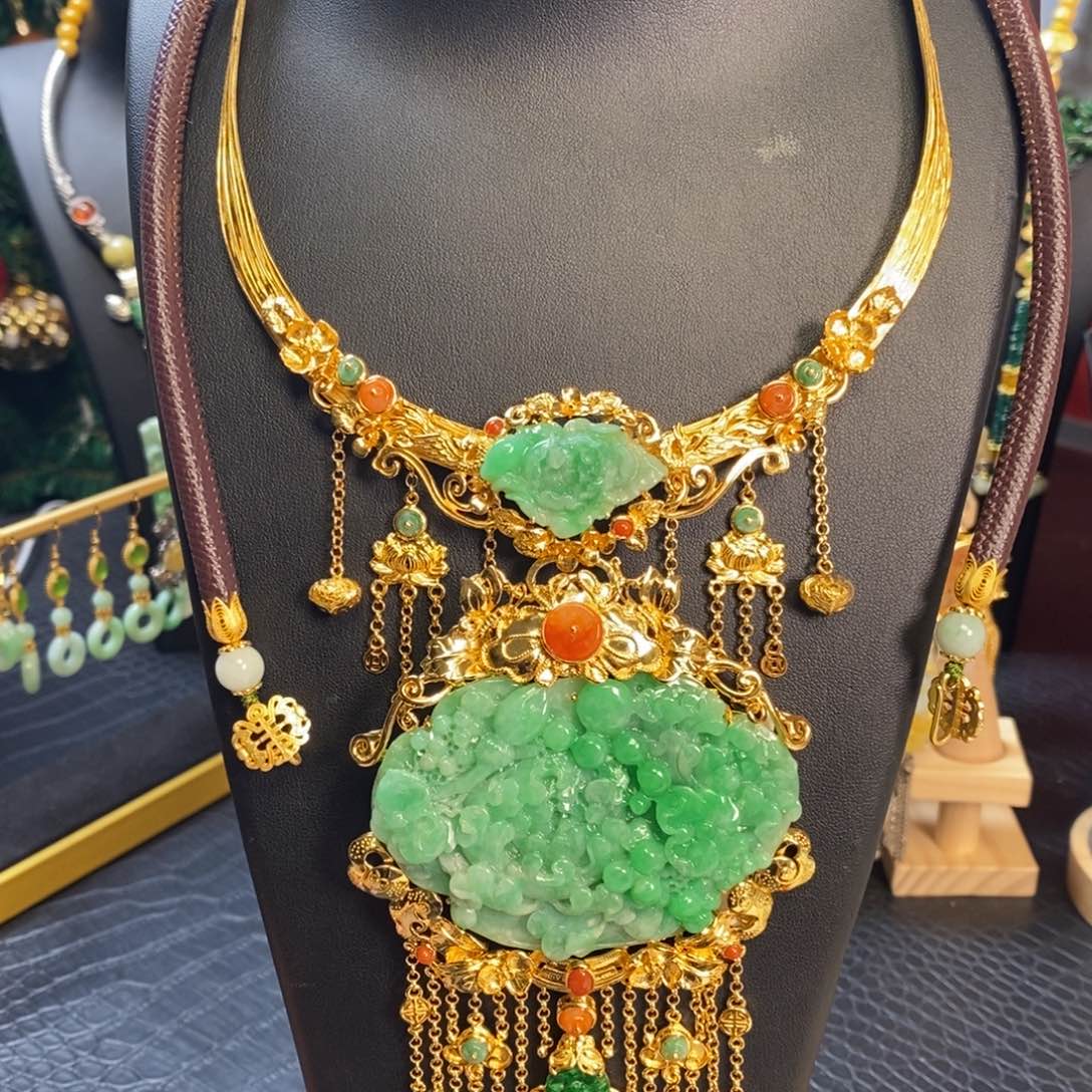 翡翠颈饰银S925镀金镶嵌莲*天然翡翠吊坠