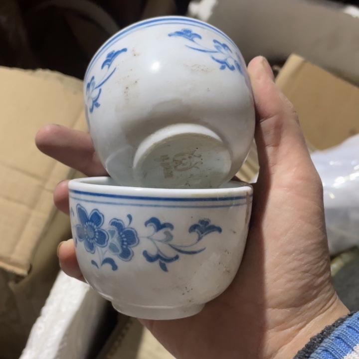 其他盘子碗砂锅都有