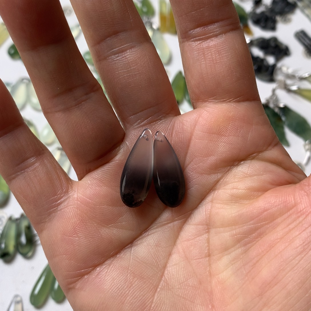 蛇纹石玉未镶嵌耳坠
