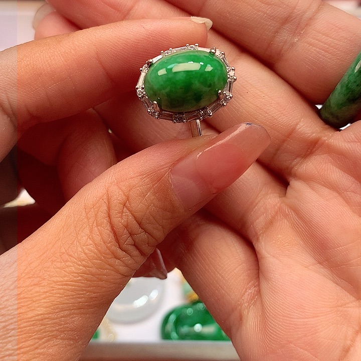 翡翠颈饰银S925镶嵌翡翠