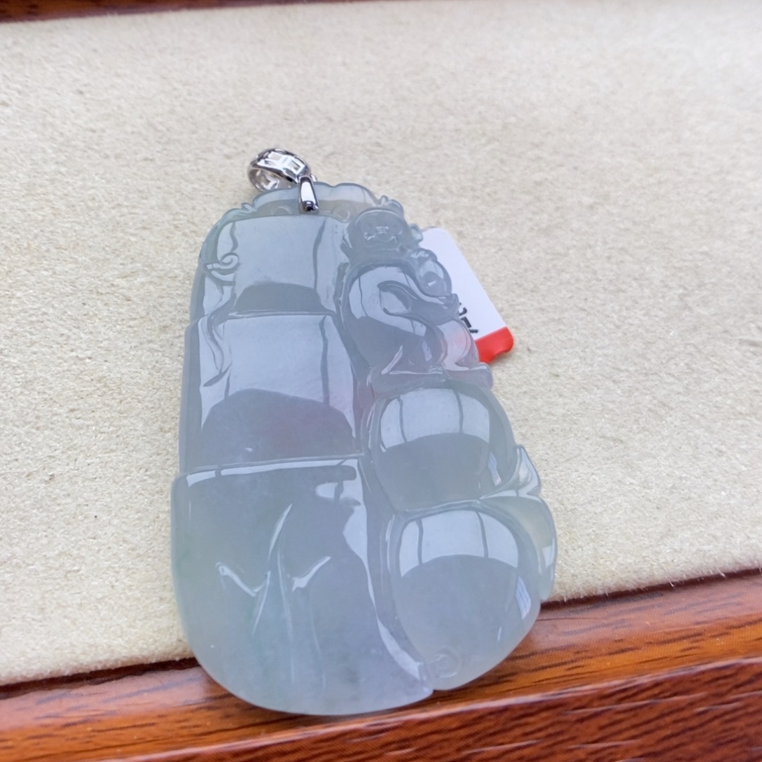 翡翠18K金镶嵌颈饰吊坠