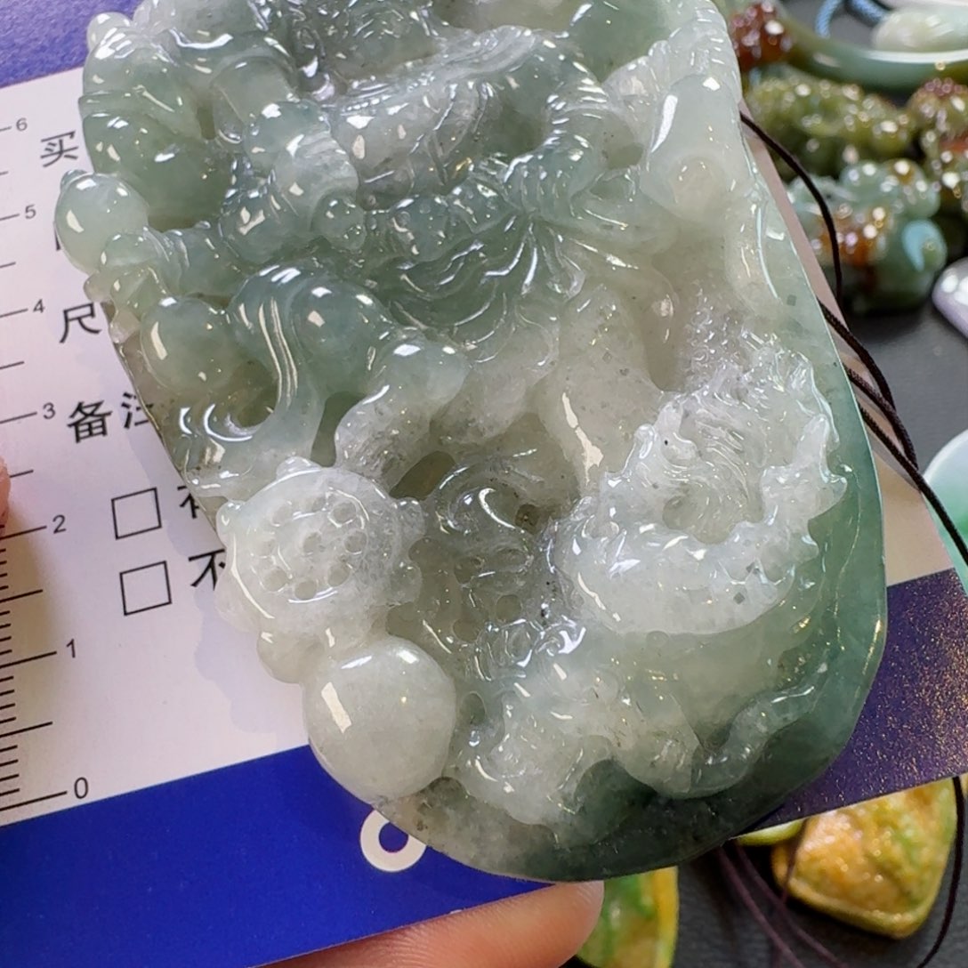 翡翠颈饰未镶嵌颈饰