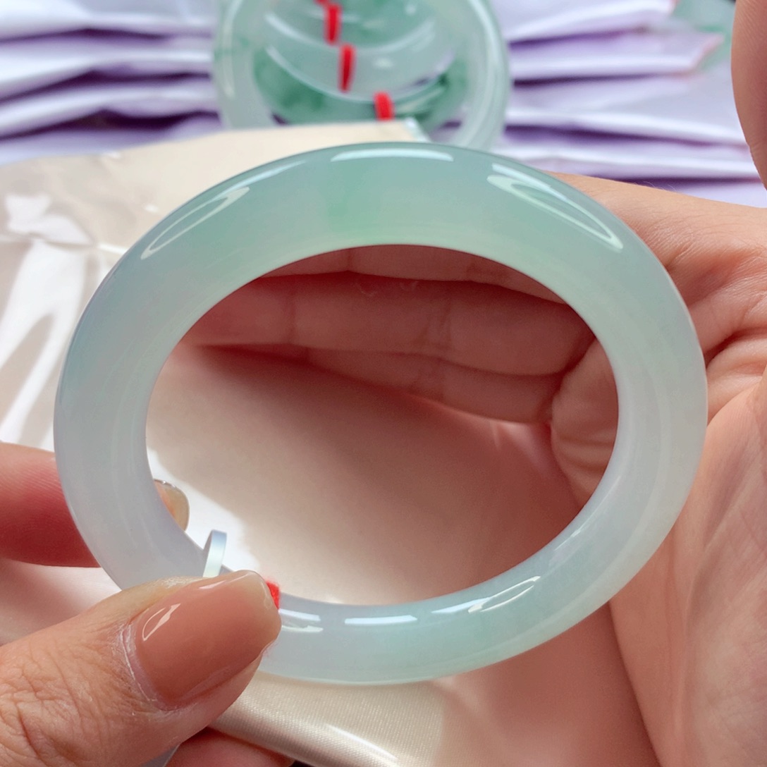 翡翠手镯（圆镯）未镶嵌洛*沫师妹至纯至净无结构