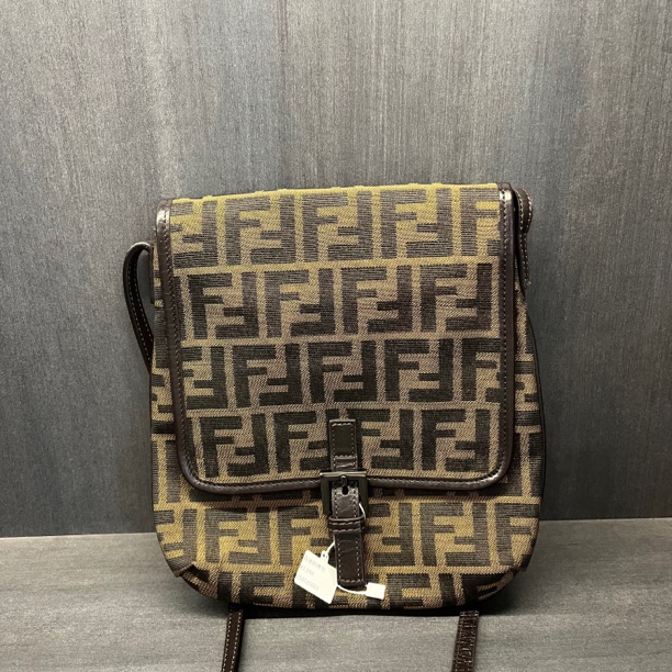 95新 FENDI/芬迪 兔兔奢J/芬迪斜挎包/15063
