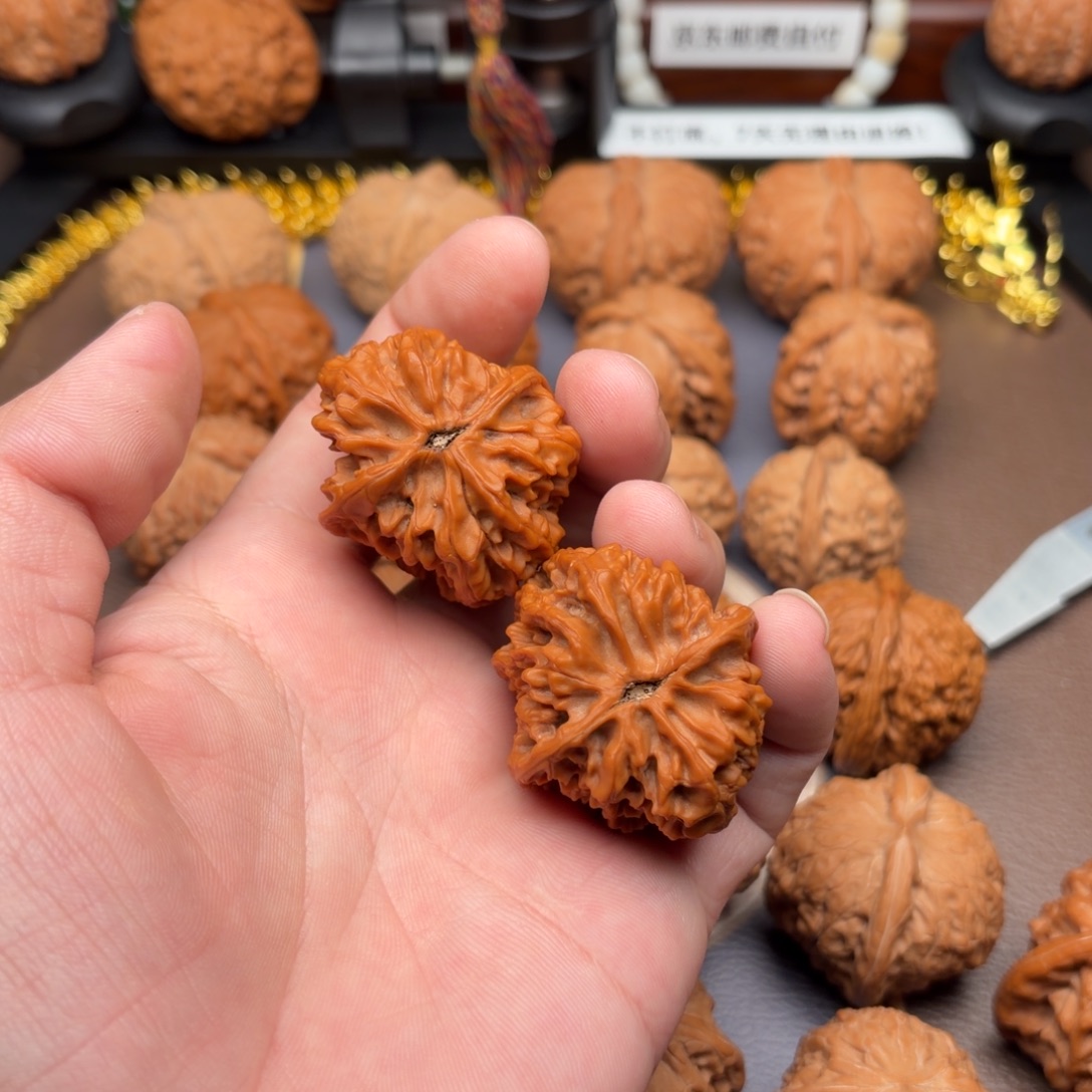 冬***文玩核桃把件野生鸡心