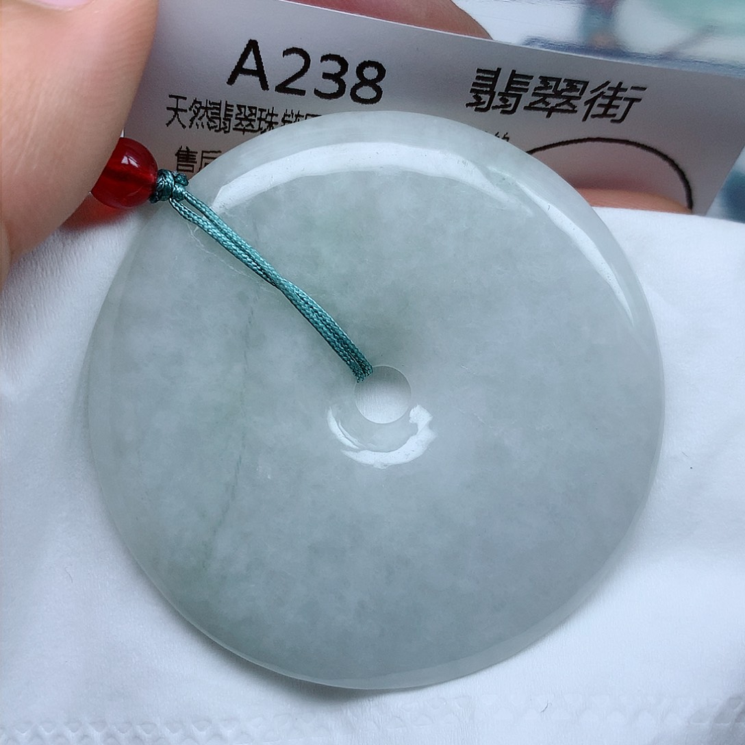 翡翠颈饰未镶嵌牌子