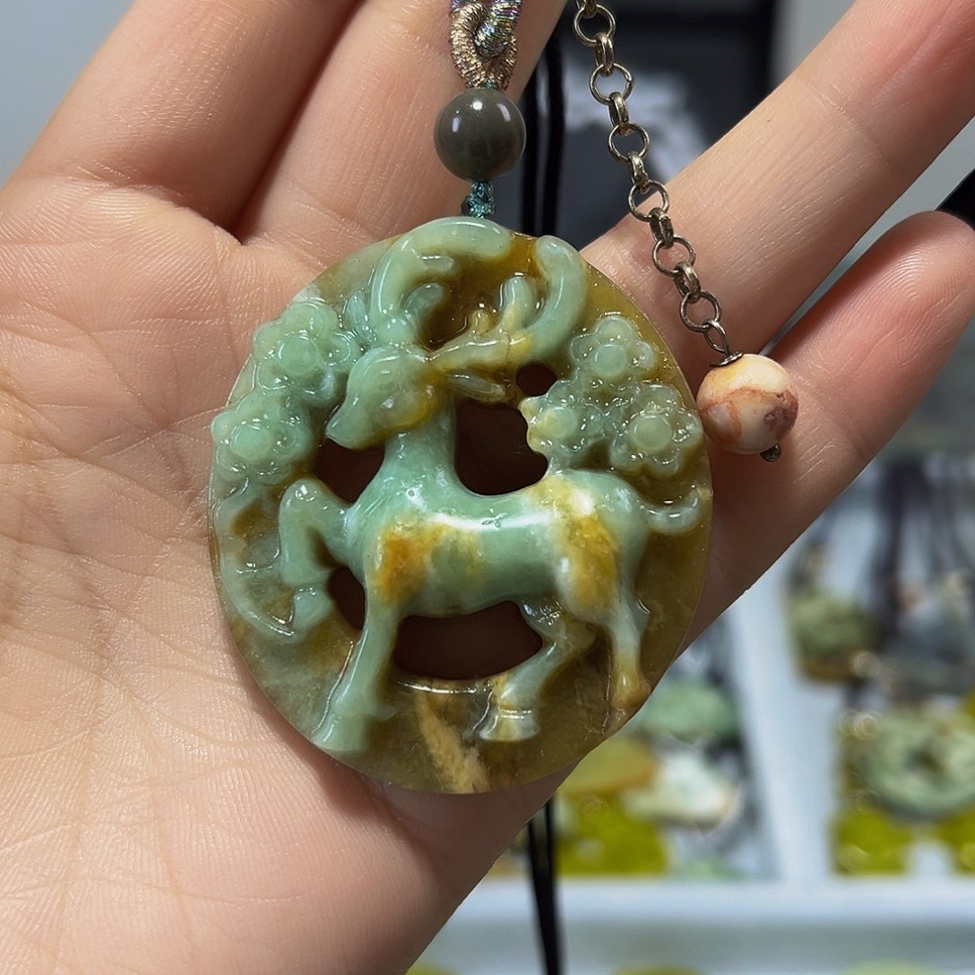 蛇纹石玉未镶嵌颈饰