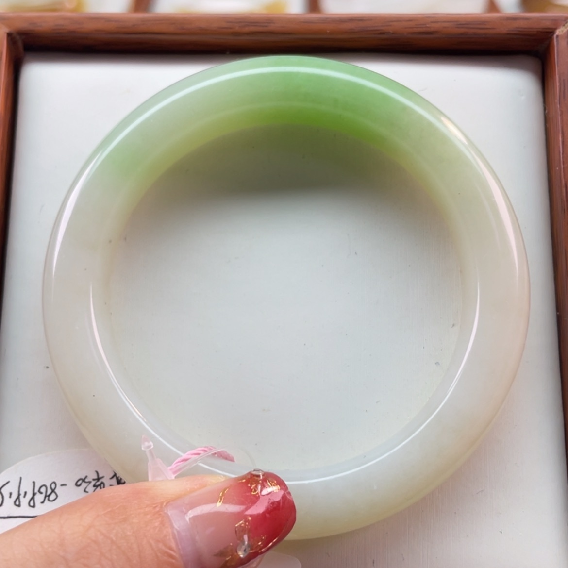 【闪购商品】和田玉手镯未镶嵌56