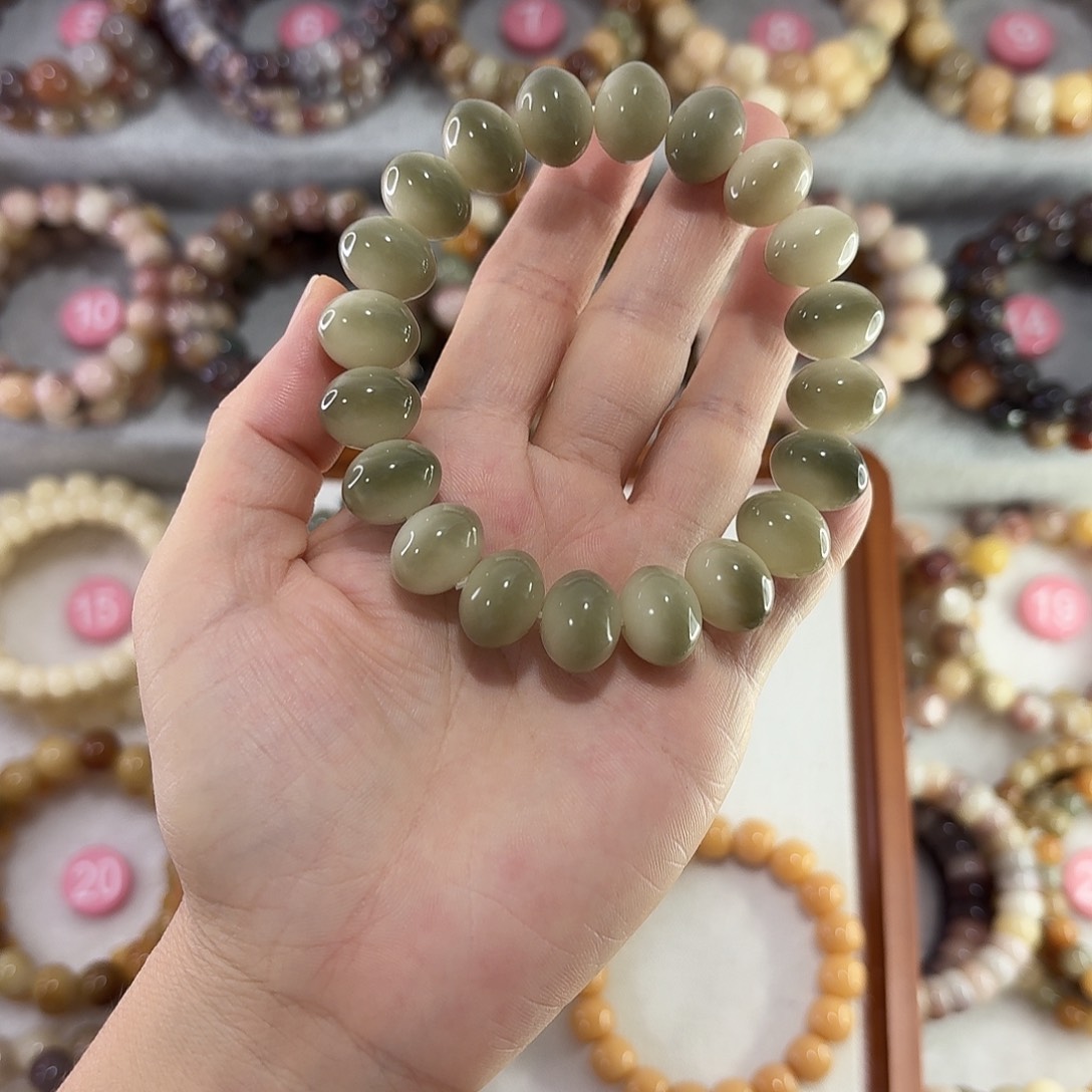 陈***.吊坠菩提根/象牙果