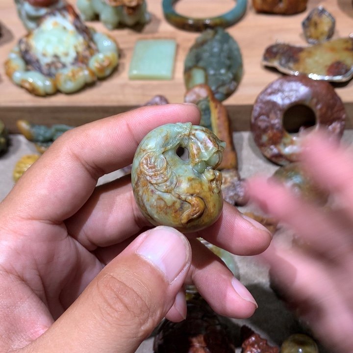 未镶嵌岫岩河磨玉（透闪石质玉）把件