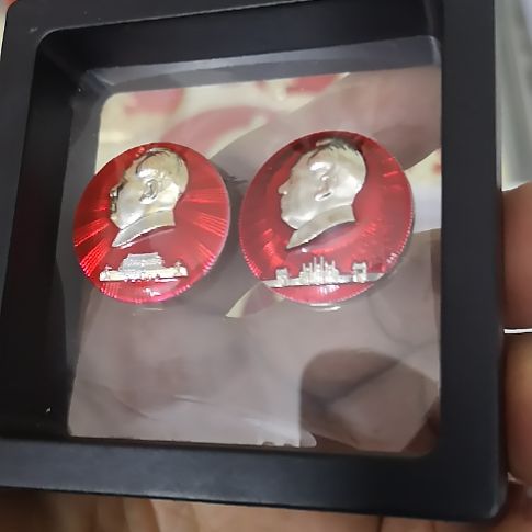 合金红藏纪念章一对