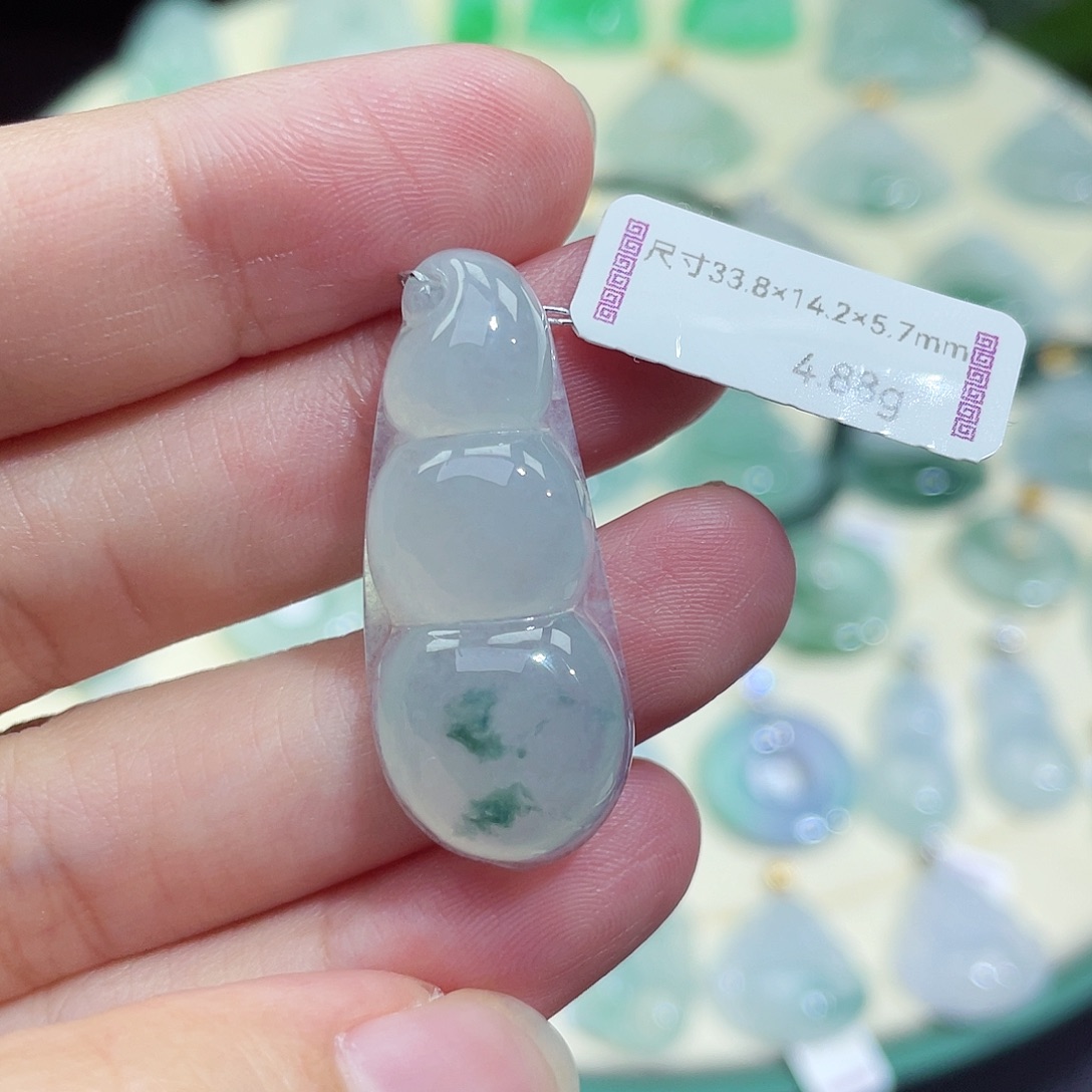 颈饰未镶嵌翡翠四季豆