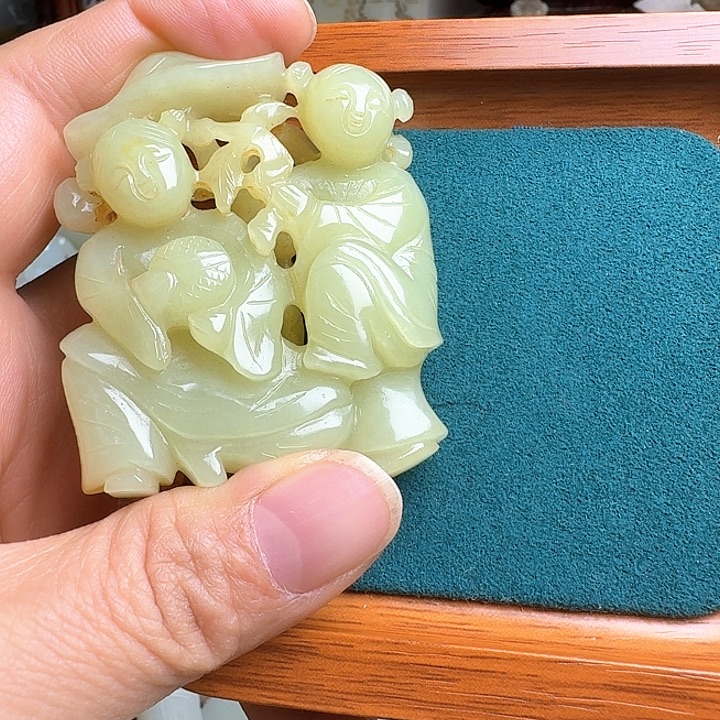 传***奇瓷片新号开播瓷盘一件