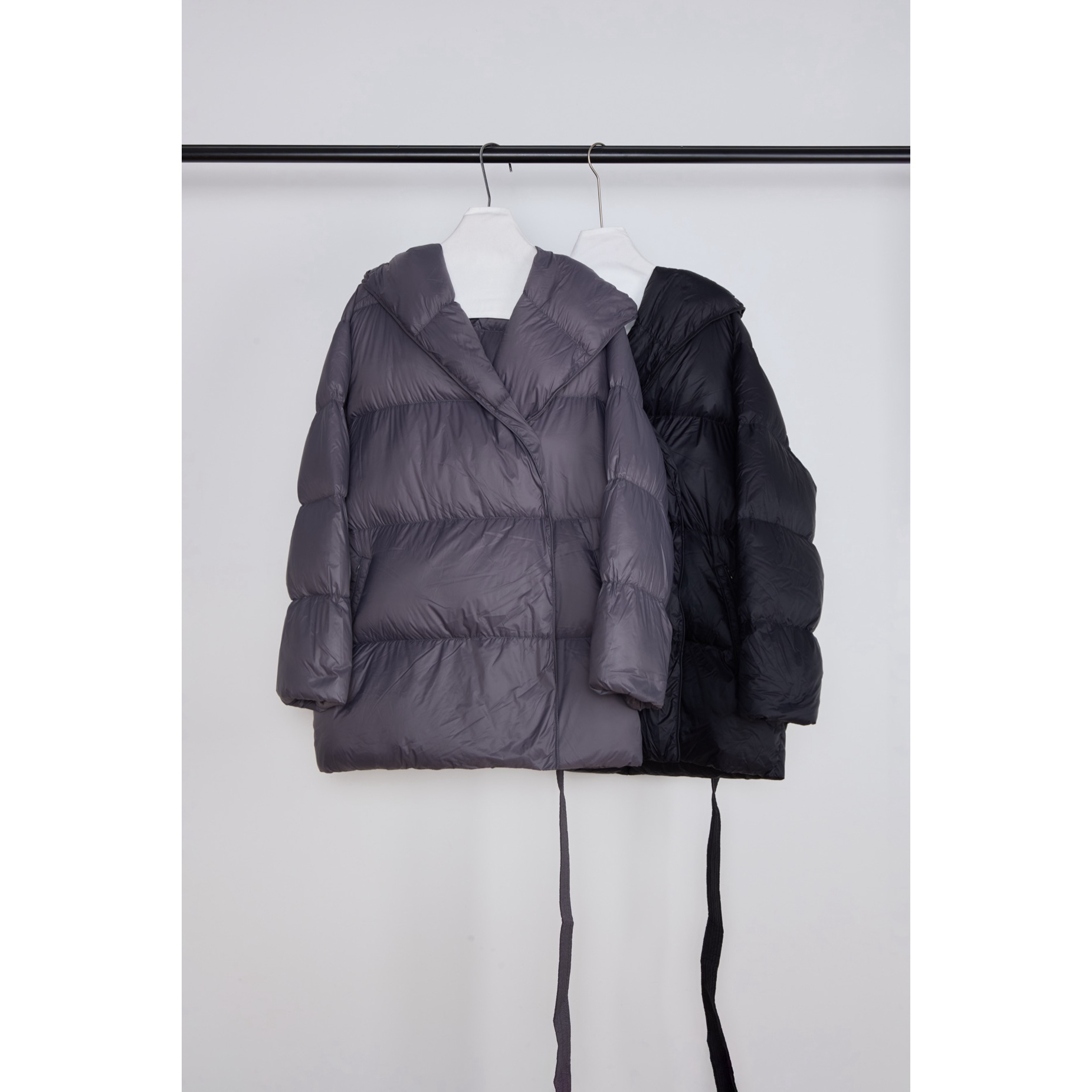 爱唯依（F）-日常百搭！连帽经典中长款羽绒服（ 657RDH157#）VRNCEWEI