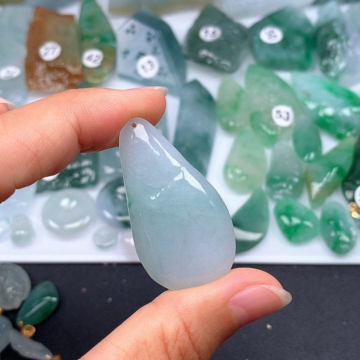 翡翠未镶嵌颈饰随型